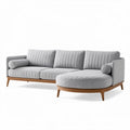 Divano angolare grigio con struttura in legno e dimensioni 250 x 150 x 85 cm